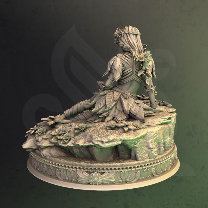 Young Elven Druid Dungeons and Dragons 28mm/32mm/38mm Mini RPG Tabletop Miniature DnD Painting Pathfinder 5e DnD Forest Elf Verina - DmS