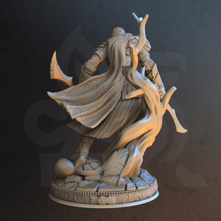Cloaked Warrior Miniature Crimson Shadow Rogue Dungeons and Dragons Mini RPG Tabletop Miniature DnD Painting Pathfinder 5e DnD Serran - DmS