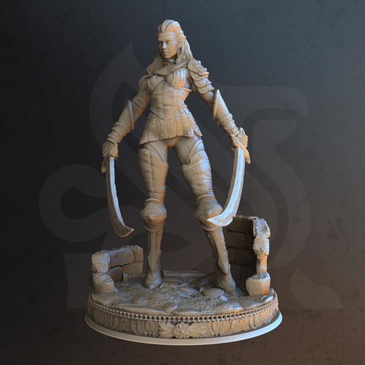 
Female Agent Miniature Dungeons and Dragons 28mm/32mm/38mm Mini RPG Tabletop Miniature DnD Painting Pathfinder 5e DnD Scarlett Asassin - DmS