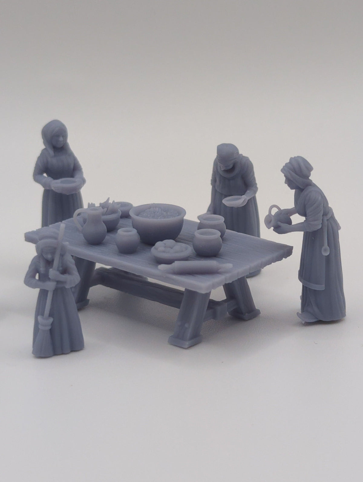 
Tavern Cooks DnD Dungeons and Dragons TTRPG Wargame Scatter Terrain Female Cook NPCs Townsfolk NPCs Wargame Miniatures Food Diner