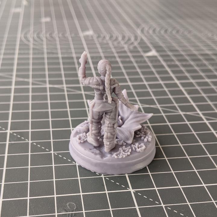 
Dr Kaitlin Goodhope - Space Scientist (Space Pioneers Collection) | Mountain Stronghold Corp 28mm/32mm TTRPG Sci-fi Wargaming Hero Miniature