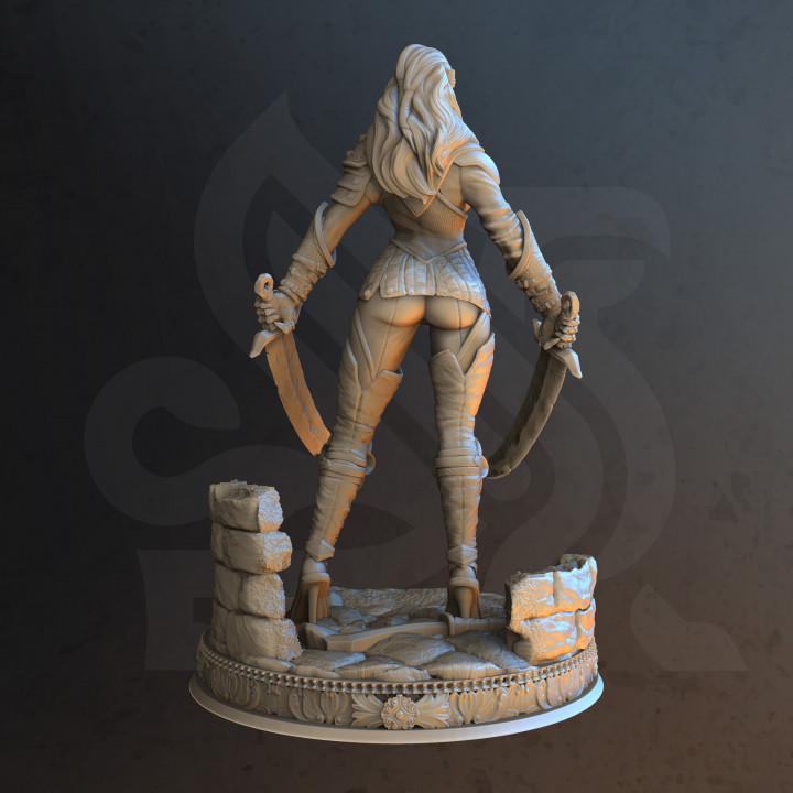 
Female Agent Miniature Dungeons and Dragons 28mm/32mm/38mm Mini RPG Tabletop Miniature DnD Painting Pathfinder 5e DnD Scarlett Asassin - DmS