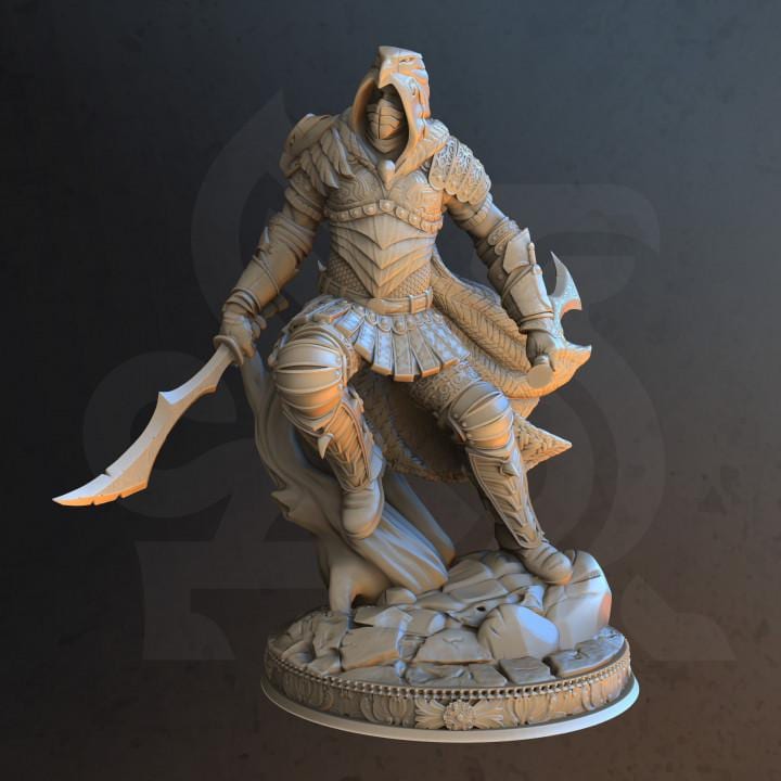 
Cloaked Warrior Miniature Crimson Shadow Rogue Dungeons and Dragons Mini RPG Tabletop Miniature DnD Painting Pathfinder 5e DnD Serran - DmS
