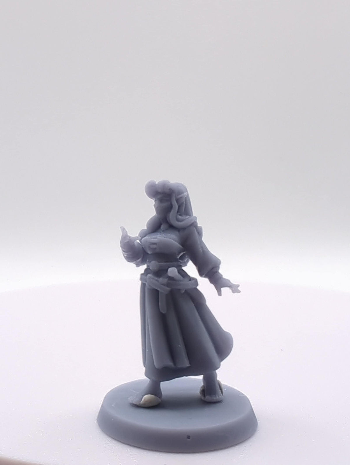 
Royal Princess DnD Dungeons and Dragons 28mm/32mm TTRPG Wargame Miniatures Townsfolk NPC