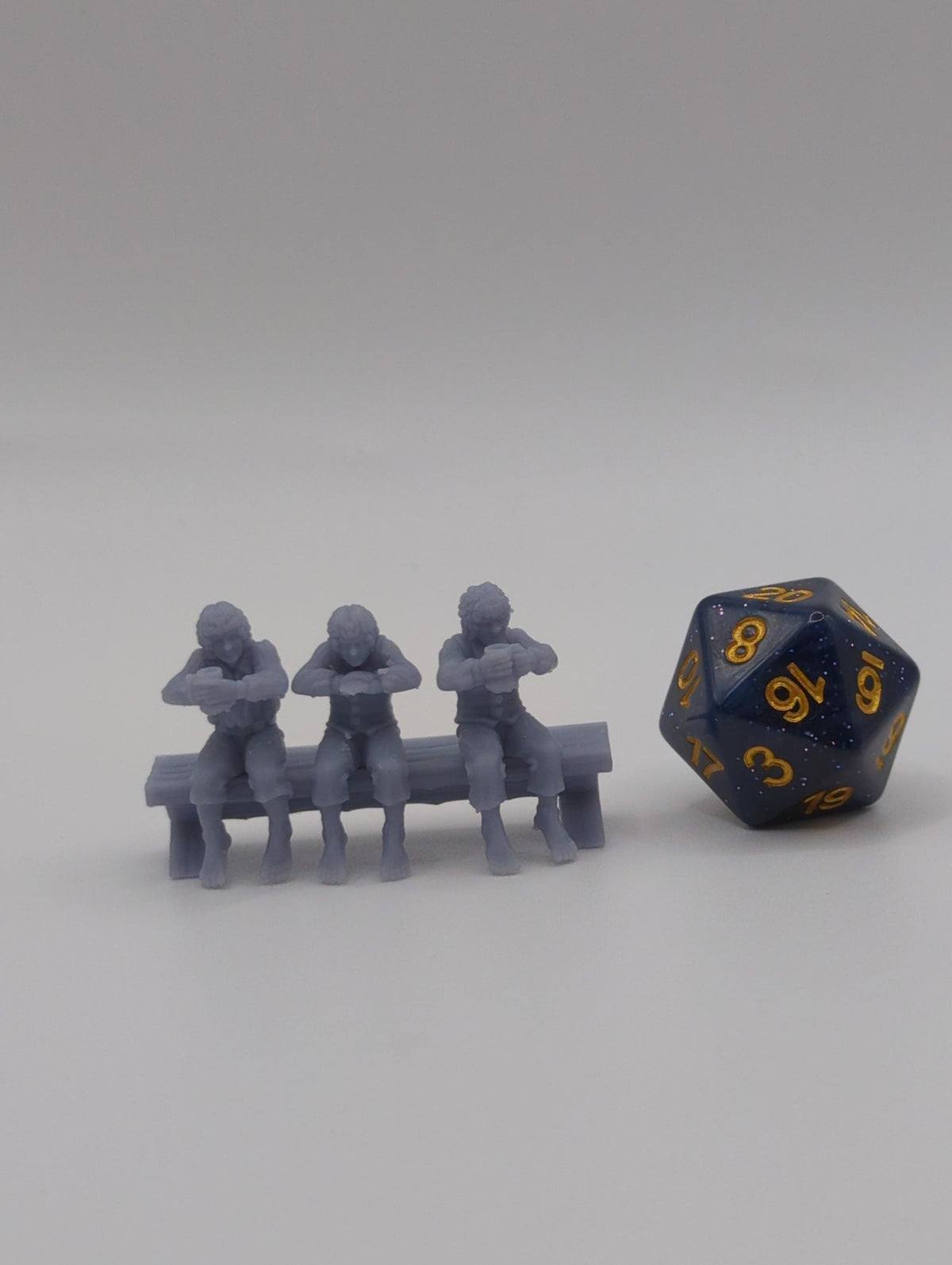 
Haflings with a friend, DnD, Dungeons and Dragons, Scatter Terrain, Furniture, Tavern furniture, Miniature, 3d printed - Tiny Furniture