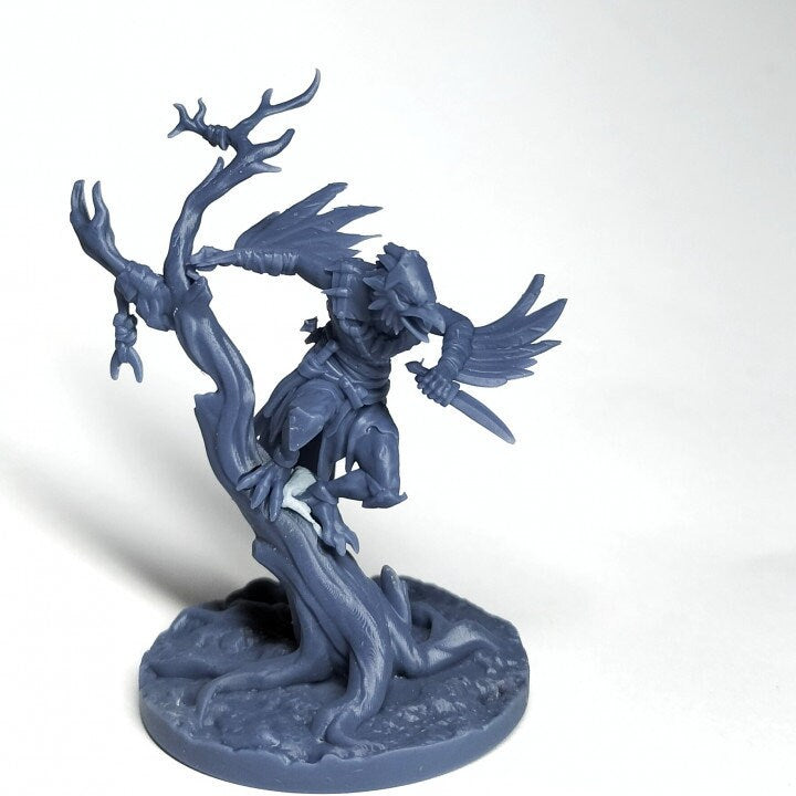 Birdfolk Rogue Miniature The Whirlwind Shadow for DnD Dungeons and Dragons 28mm/32mm TTRPG Wargame NPC Bird Miniature Forest Tree Scatter