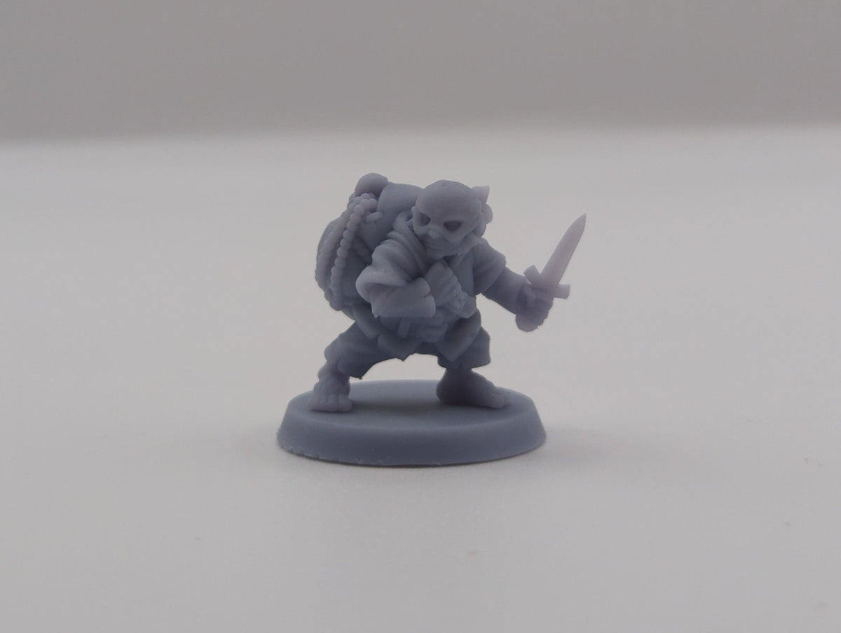 
Halfling Thief DnD Dungeons and Dragons 28mm/32mm Townsfolk thief NPC Masked Miniature TTRPG Rogue burglar Mordheim Dark Fantasy