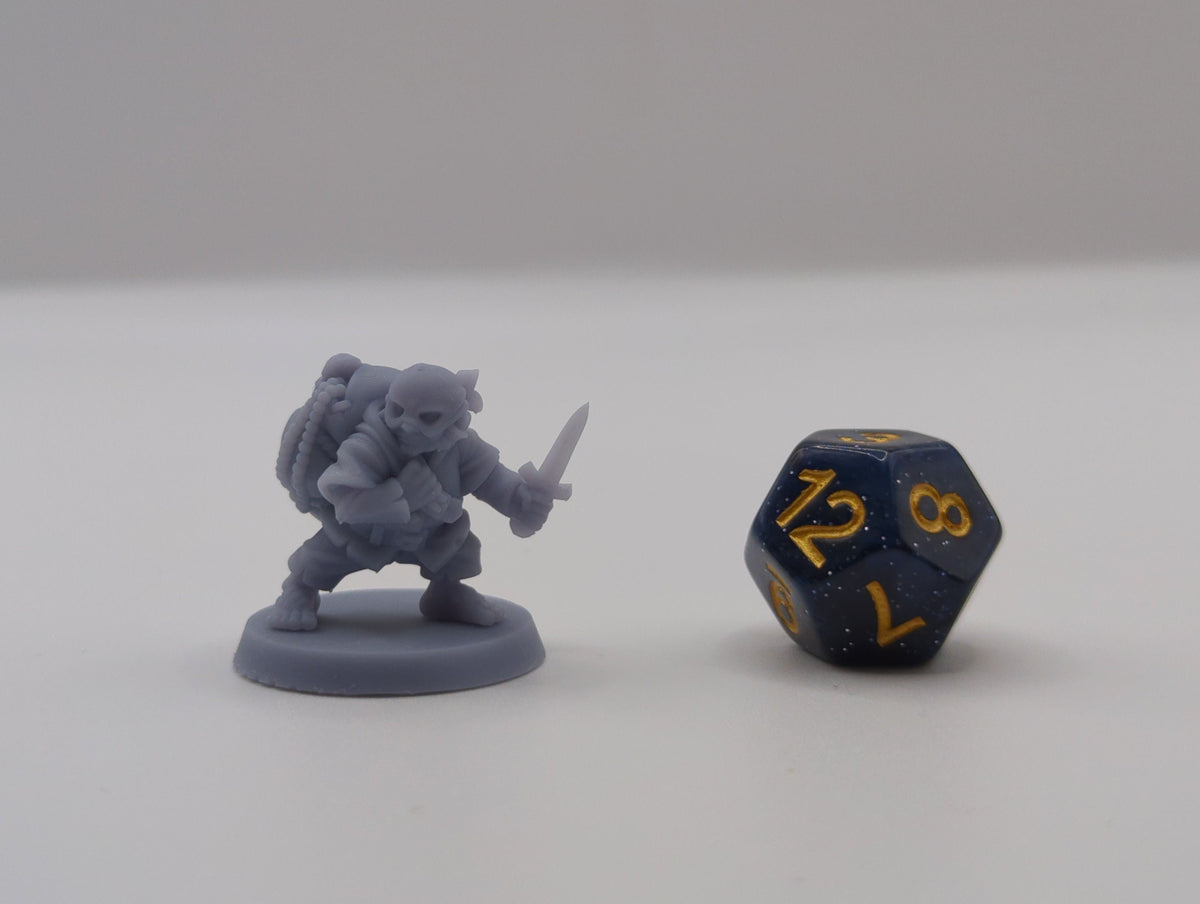 
Halfling Thief DnD Dungeons and Dragons 28mm/32mm Townsfolk thief NPC Masked Miniature TTRPG Rogue burglar Mordheim Dark Fantasy
