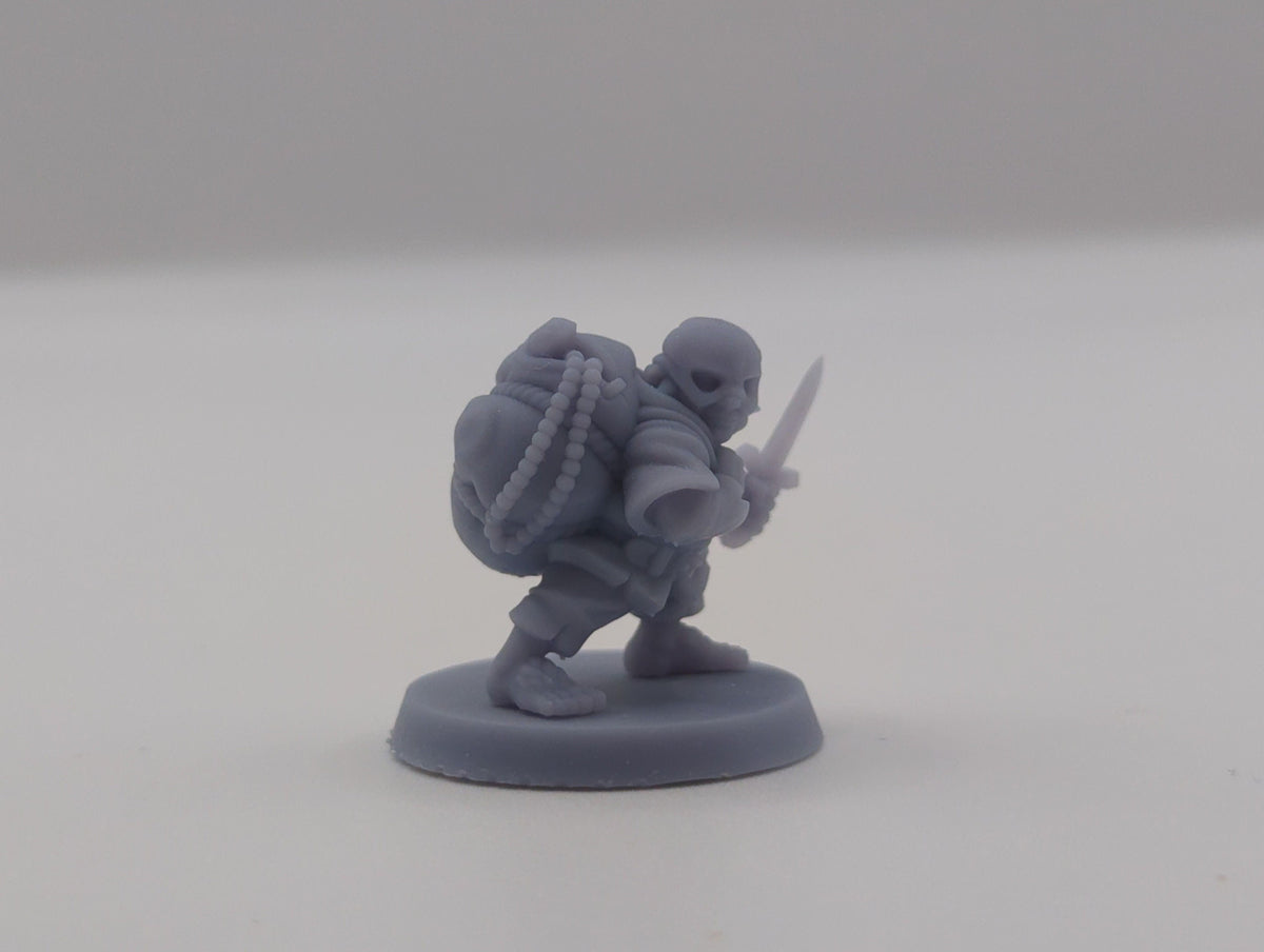 
Halfling Thief DnD Dungeons and Dragons 28mm/32mm Townsfolk thief NPC Masked Miniature TTRPG Rogue burglar Mordheim Dark Fantasy