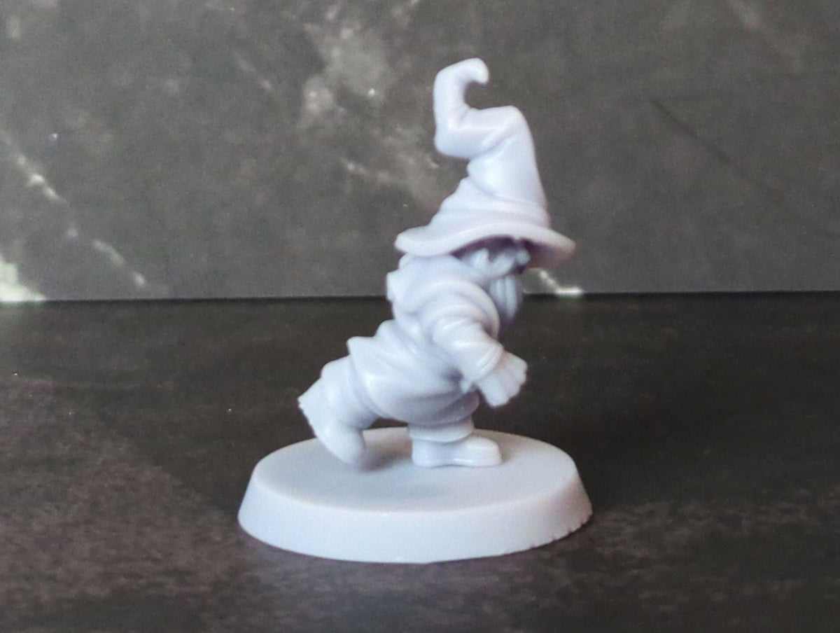 
Gnome Miniature, DnD, Dungeons and Dragons, Warband, Fantasy 5E, 28mm or 32mm, Tabletop RPG miniatures by Vae Victis